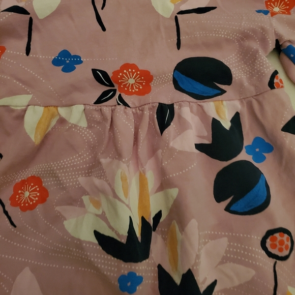 Tea brand shirt and capris - Picture 2 of 4